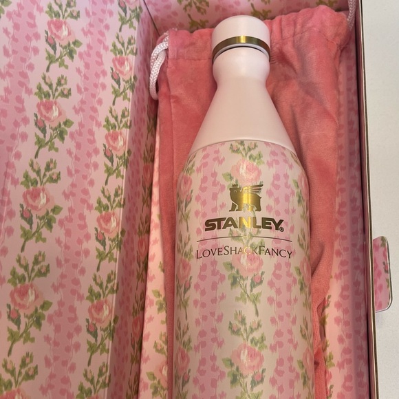 Stanley x Love shack fancy bottle 20 oz - Picture 2 of 3